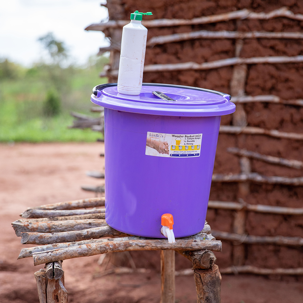 purple-water-bucket-with-spout