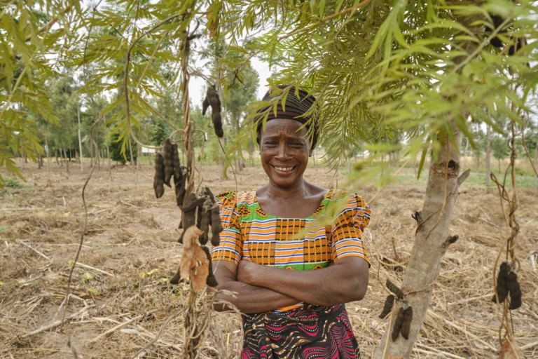 woman-smiles-under-tree